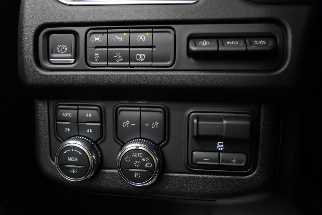 Used 2024 GMC Yukon XL AT4 w/ AT4 Premium Plus Package AWD/4WD image 26