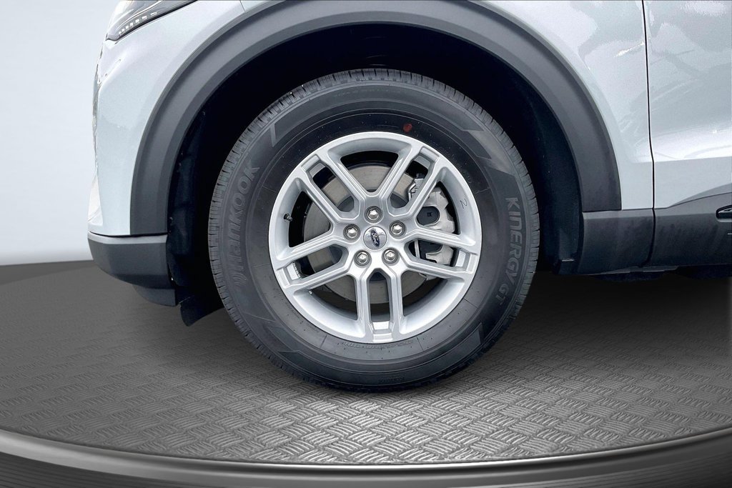 New 2026 Ford Explorer Active RWD image 13