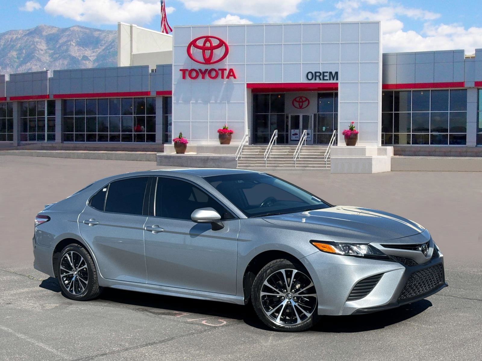 Used 2020 Toyota Camry SE image 1