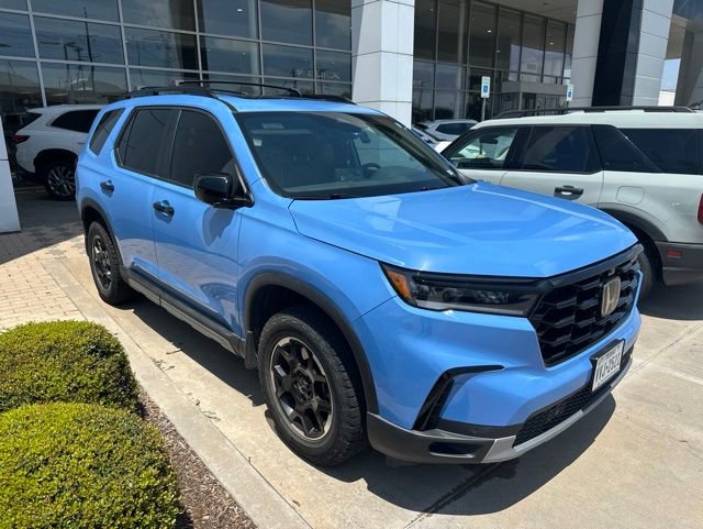 Used 2025 Honda Pilot TrailSport image 2