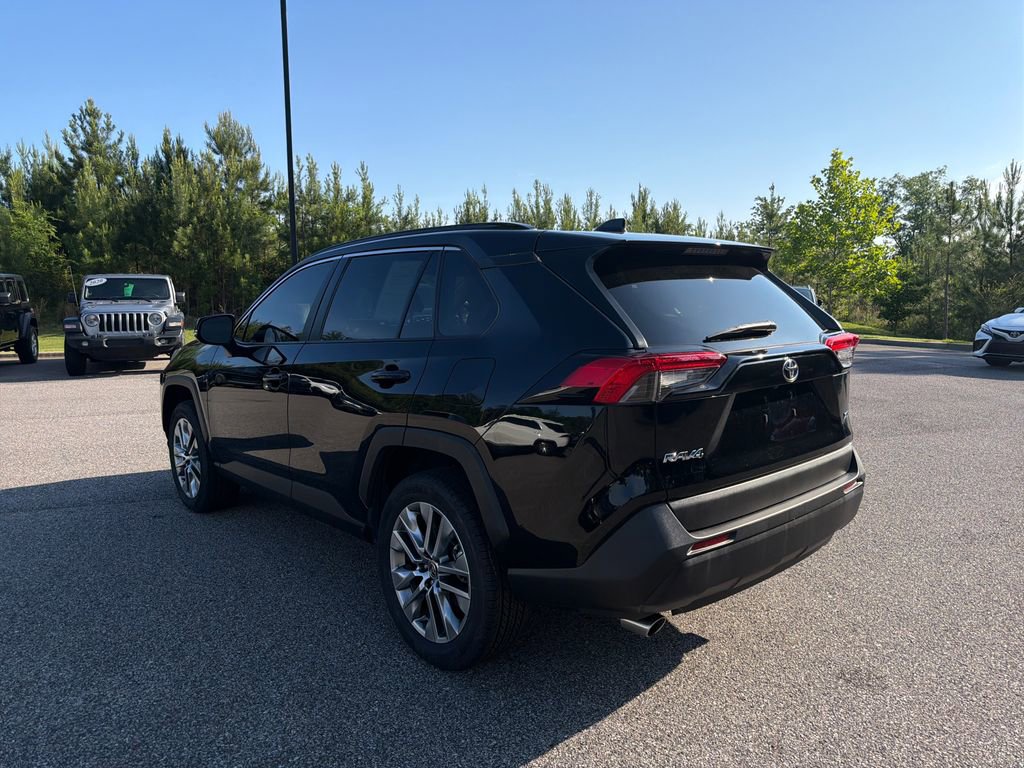 Used 2022 Toyota RAV4 XLE Premium FWD image 17