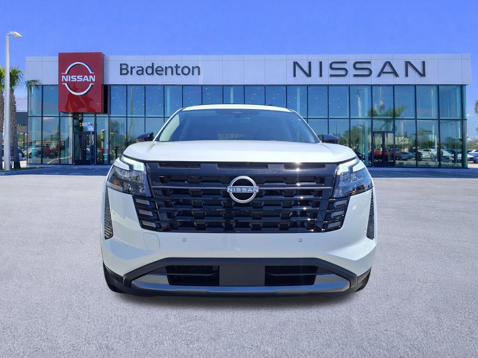 New 2026 Nissan Pathfinder SL AWD/4WD image 2