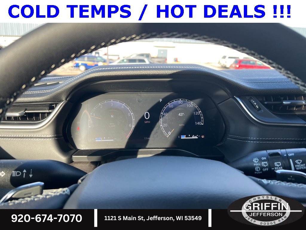 New 2025 Jeep Grand Cherokee Limited w/ Black Appearance Package image 17