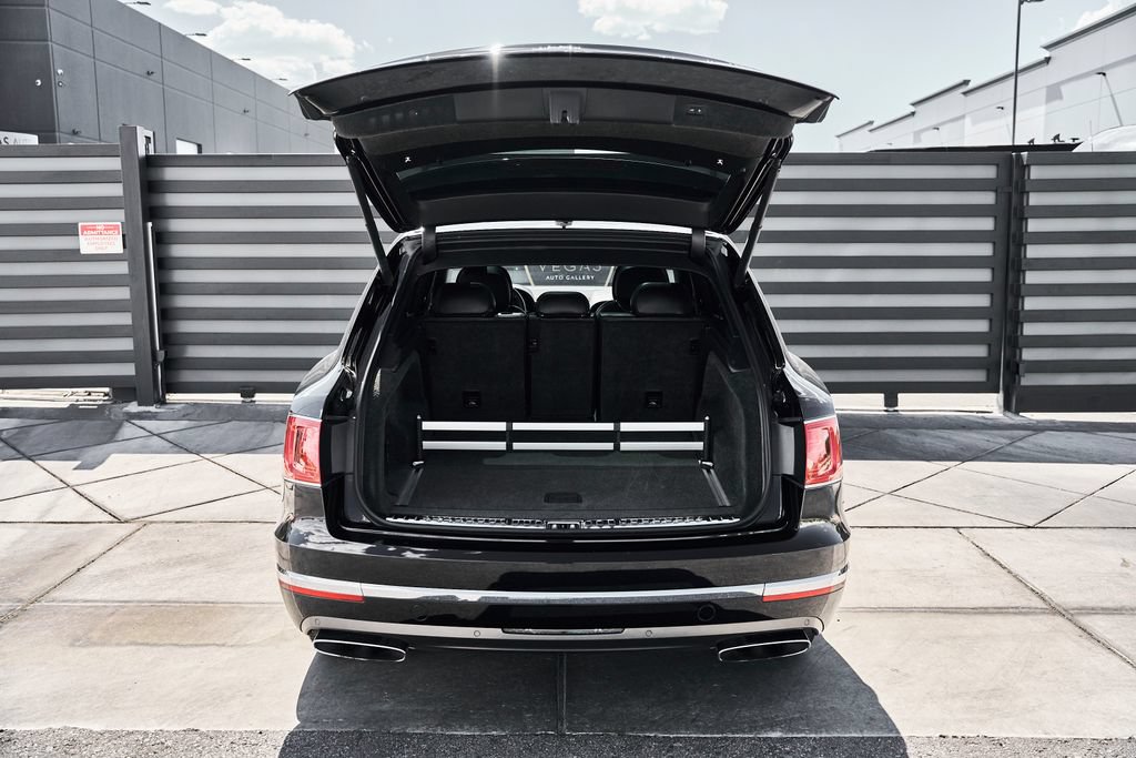 Used 2017 Bentley Bentayga AWD/4WD image 15