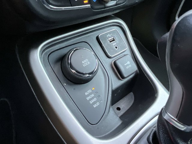 Used 2021 Jeep Compass Latitude w/ Sun and Sound Group AWD/4WD image 34