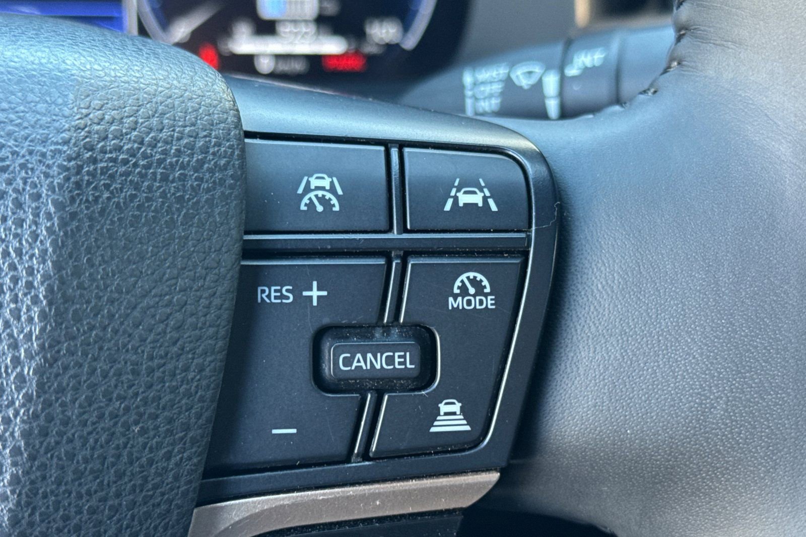 Used 2023 Toyota Crown XLE image 31