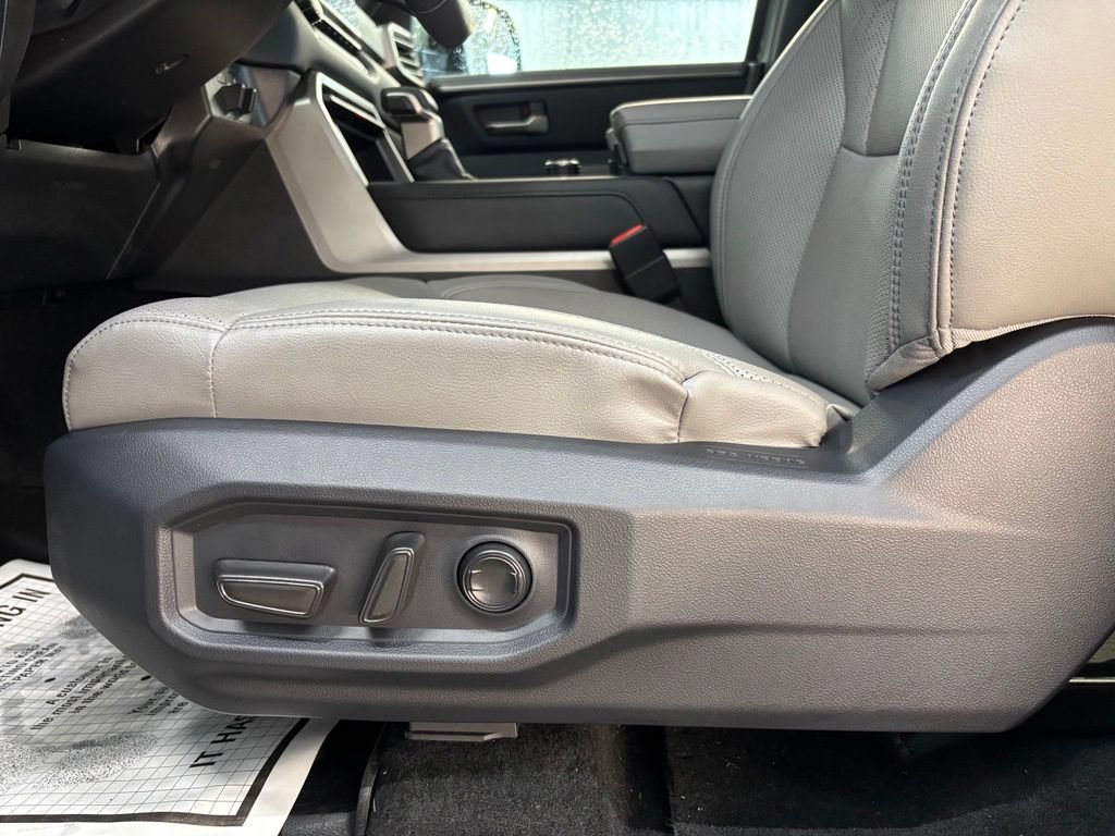 Used 2025 Toyota Tundra Limited AWD/4WD image 12