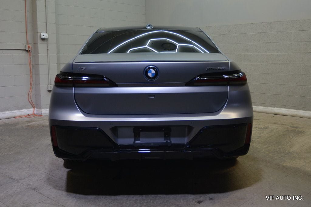 Used 2023 BMW i7 xDrive60 AWD/4WD image 7