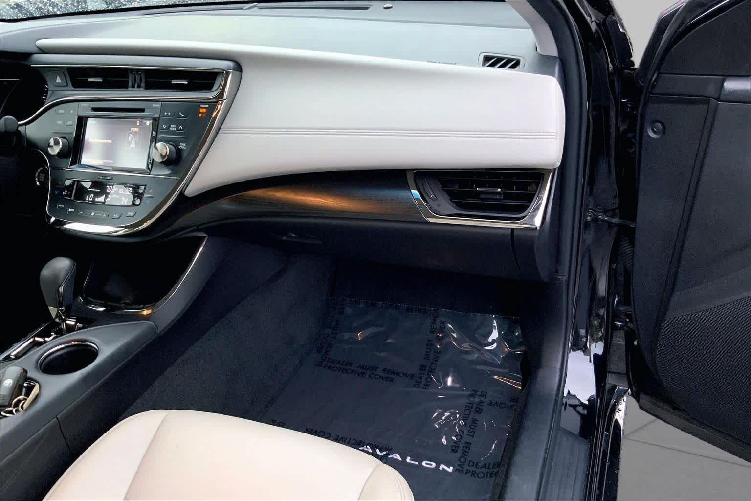 Used 2016 Toyota Avalon XLE FWD image 18