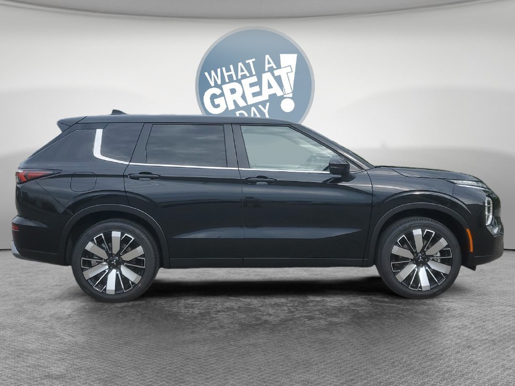 New 2026 Mitsubishi Outlander SE AWD/4WD image 2