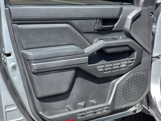 Used 2025 Toyota Tacoma SR5 AWD/4WD image 19