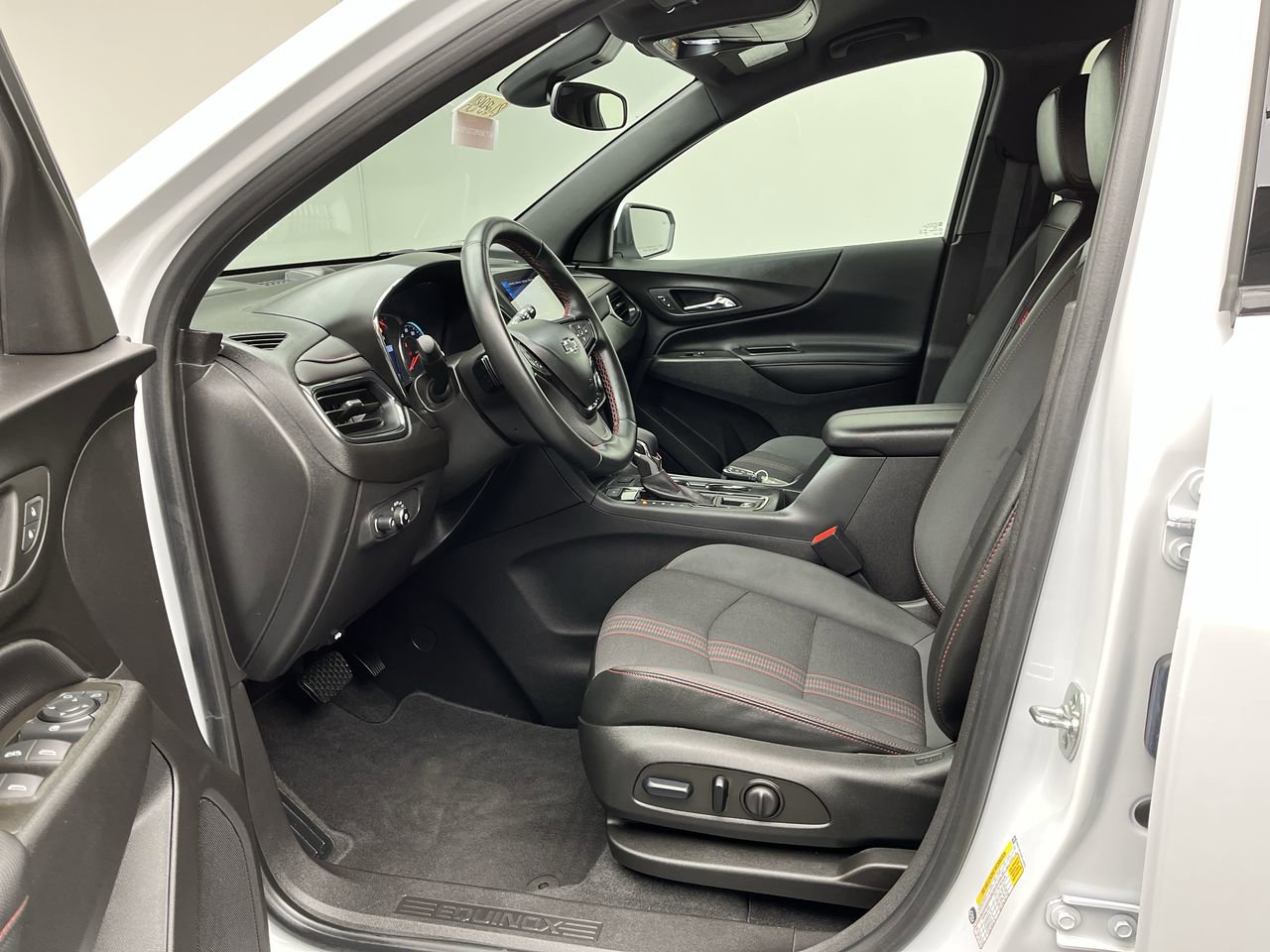 Certified 2024 Chevrolet Equinox RS AWD/4WD image 3