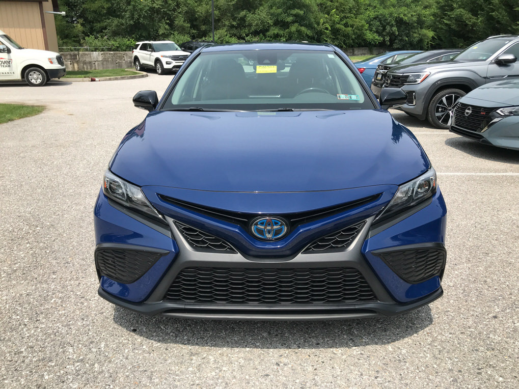 Used 2023 Toyota Camry SE w/ Convenience Package FWD image 3