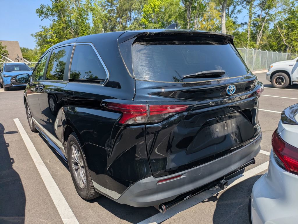 Used 2021 Toyota Sienna LE FWD image 5