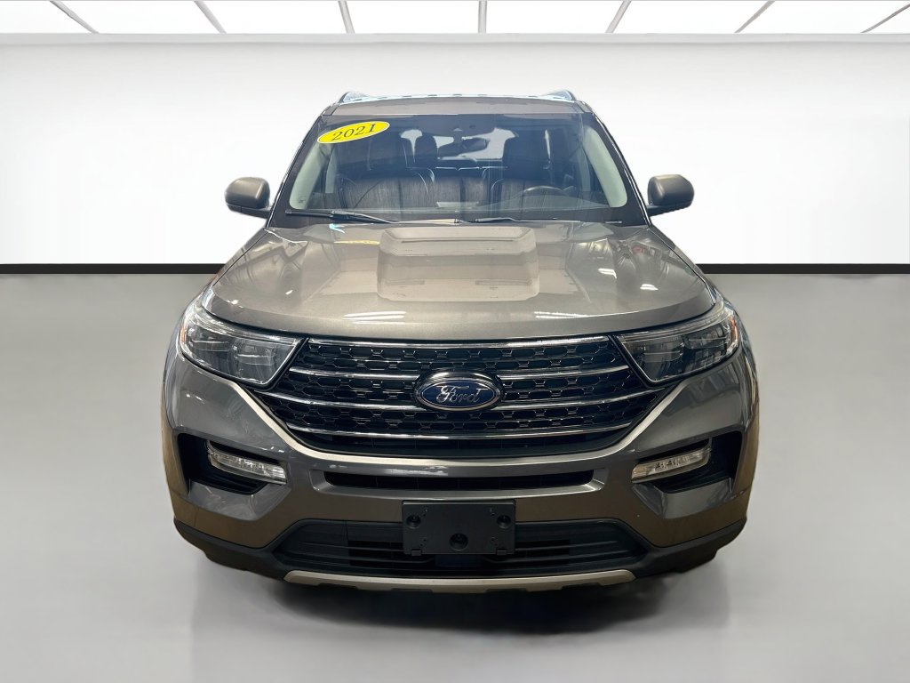 Used 2021 Ford Explorer XLT w/ Equipment Group 202A AWD/4WD image 2