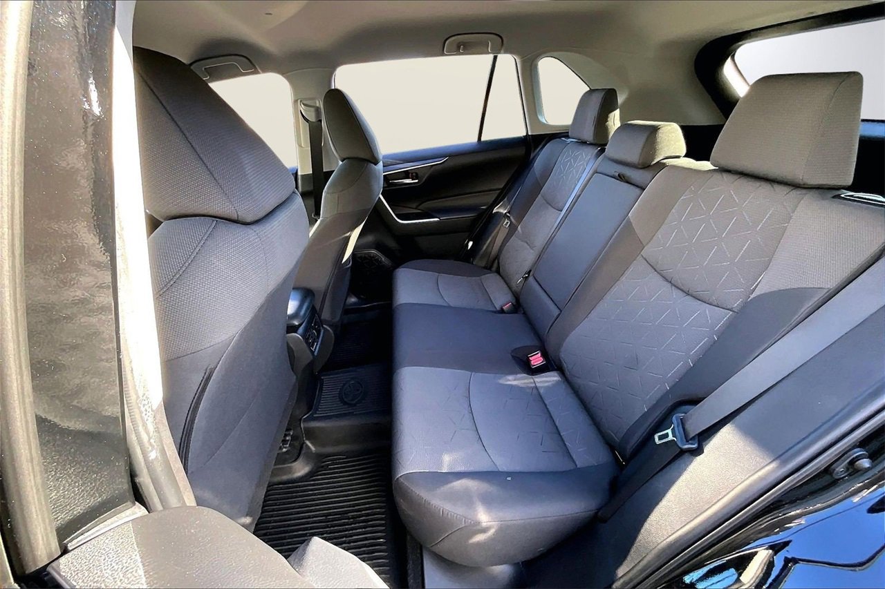 Used 2022 Toyota RAV4 XLE image 21