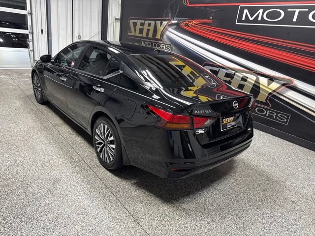 Used 2024 Nissan Altima 2.5 SV FWD image 16