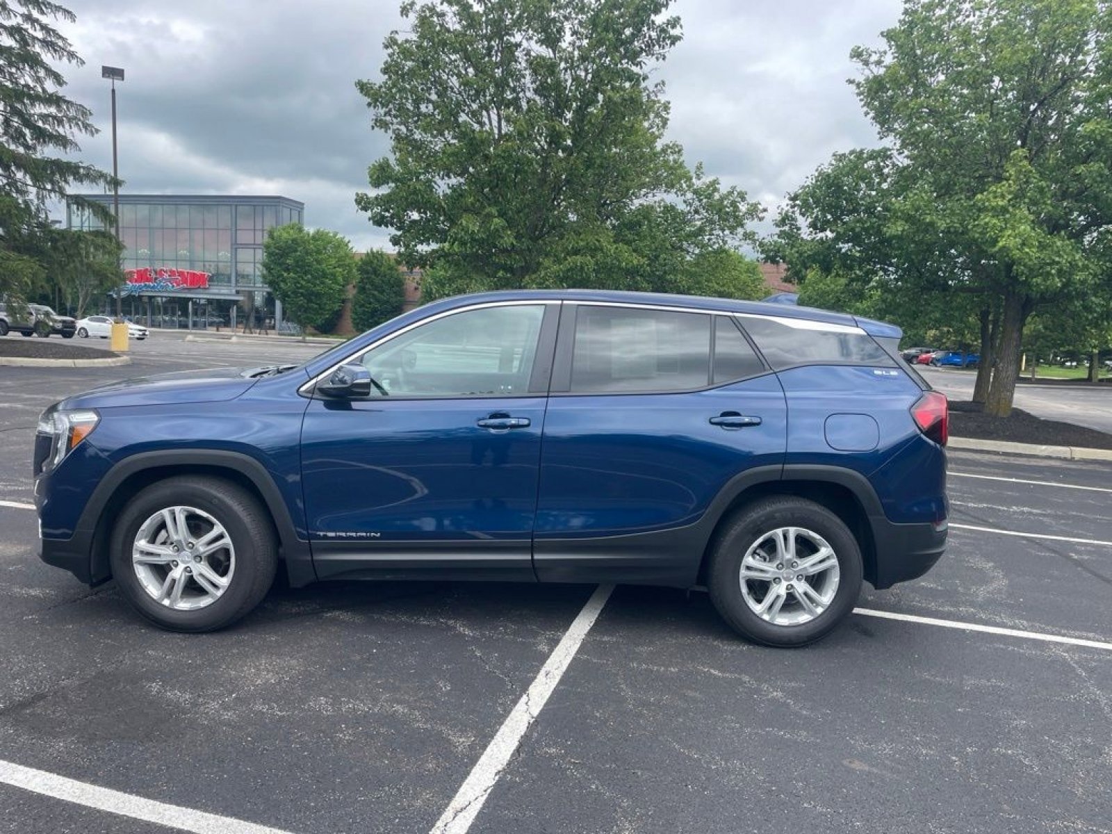 Used 2023 GMC Terrain SLE FWD image 6