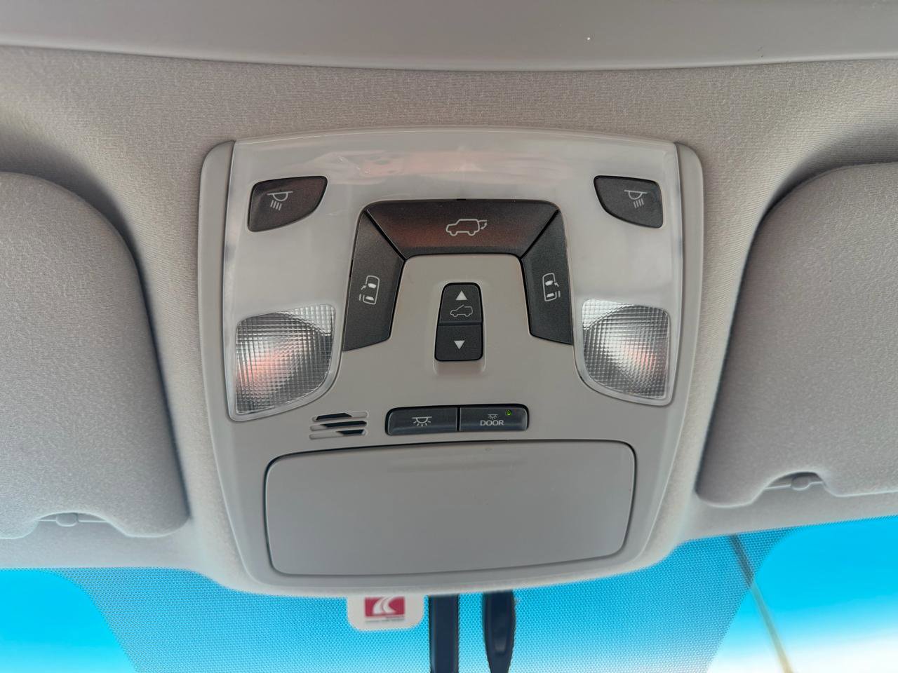 Used 2012 Toyota Sienna XLE w/ Entertainment Pkg FWD image 25