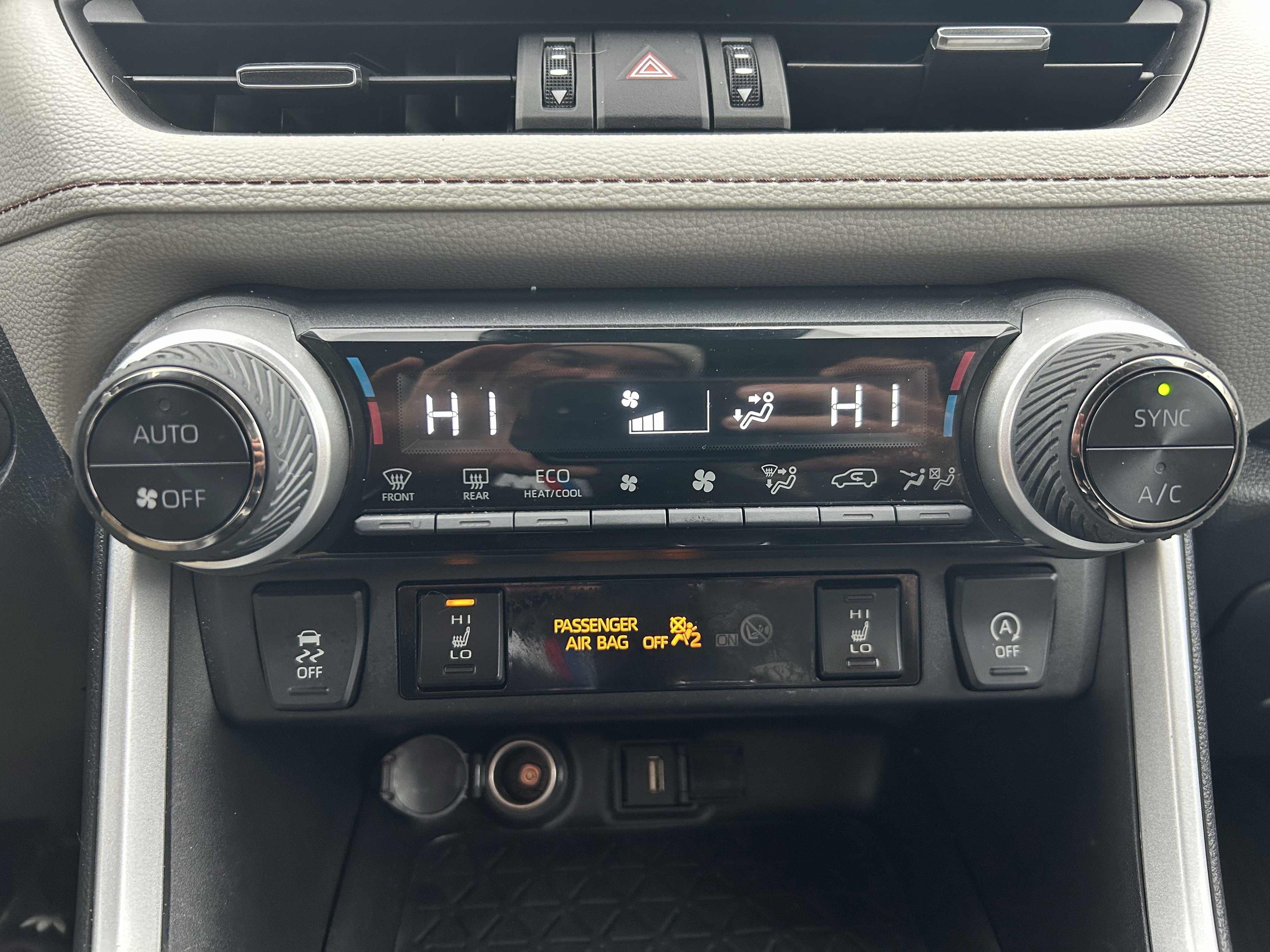 Used 2022 Toyota RAV4 XLE Premium image 14