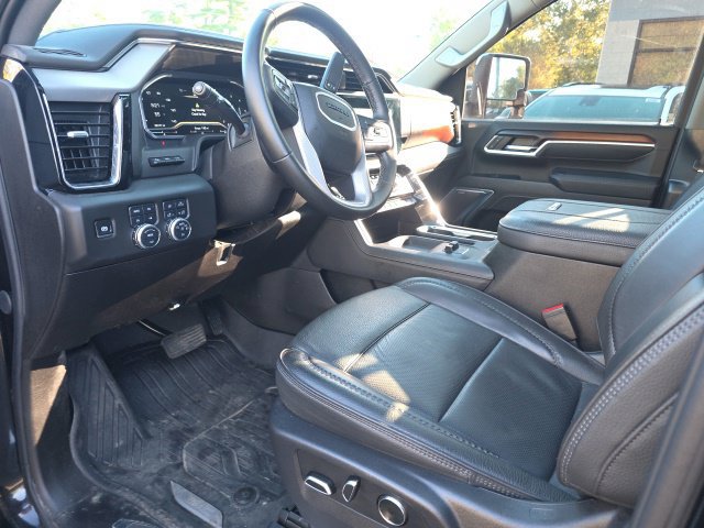 Used 2025 GMC Sierra 2500 Denali w/ Denali Reserve Package AWD/4WD image 4