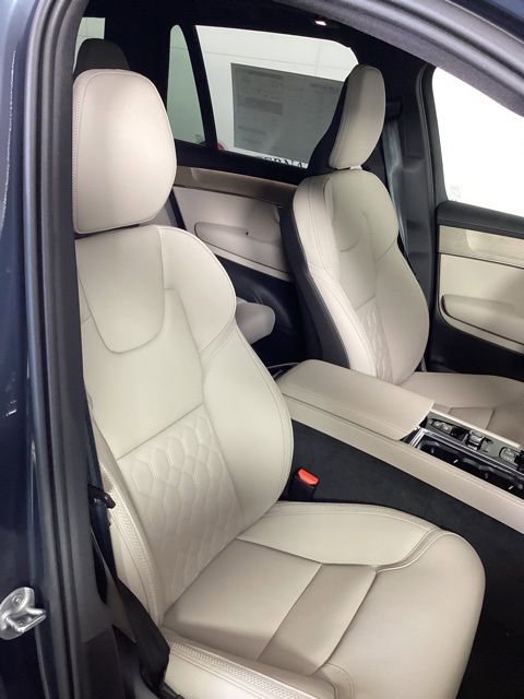 New 2026 Volvo XC90 B6 Plus w/ Protection Package Premier image 20