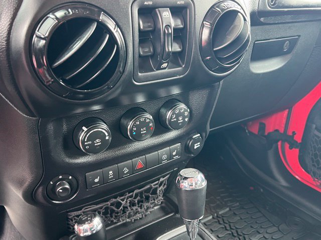 Used 2015 Jeep Wrangler Unlimited Sahara w/ Quick Order Package 24X AWD/4WD image 17