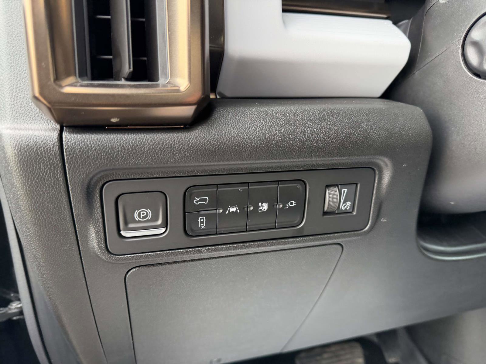 Certified 2024 GMC Hummer EV 2X w/ Extreme Off-Road Package image 23