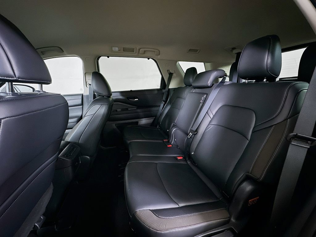 Used 2024 Nissan Pathfinder SL image 15