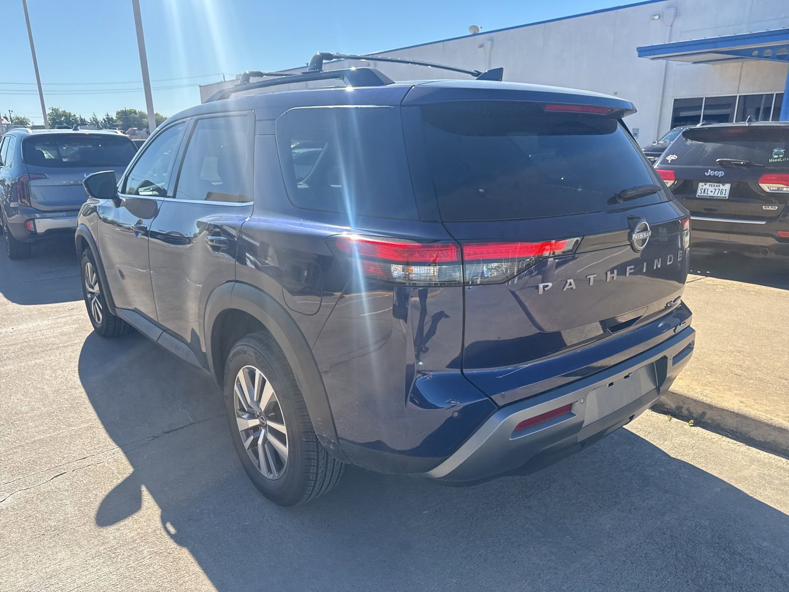 Used 2026 Nissan Pathfinder SL image 3