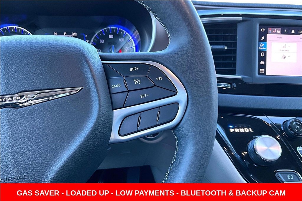 Used 2022 Chrysler Voyager LX image 11