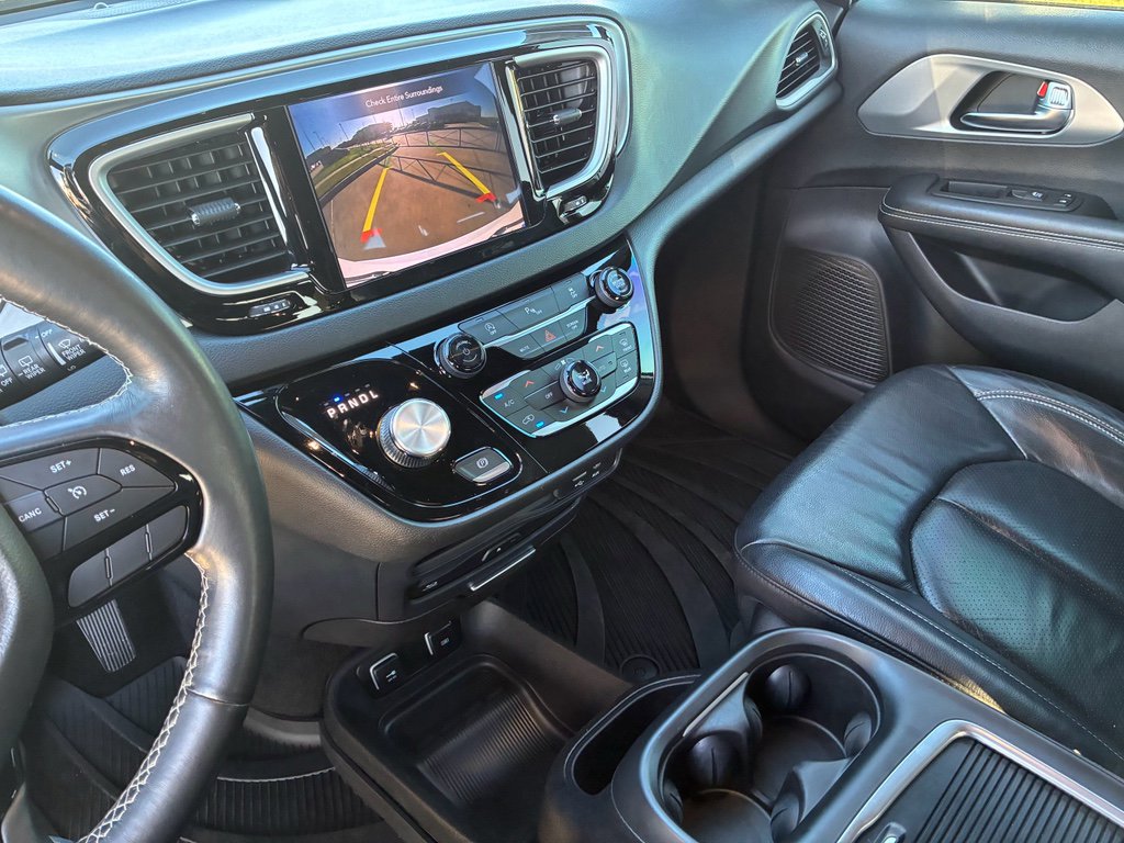 Used 2020 Chrysler Pacifica Touring-L Plus image 18