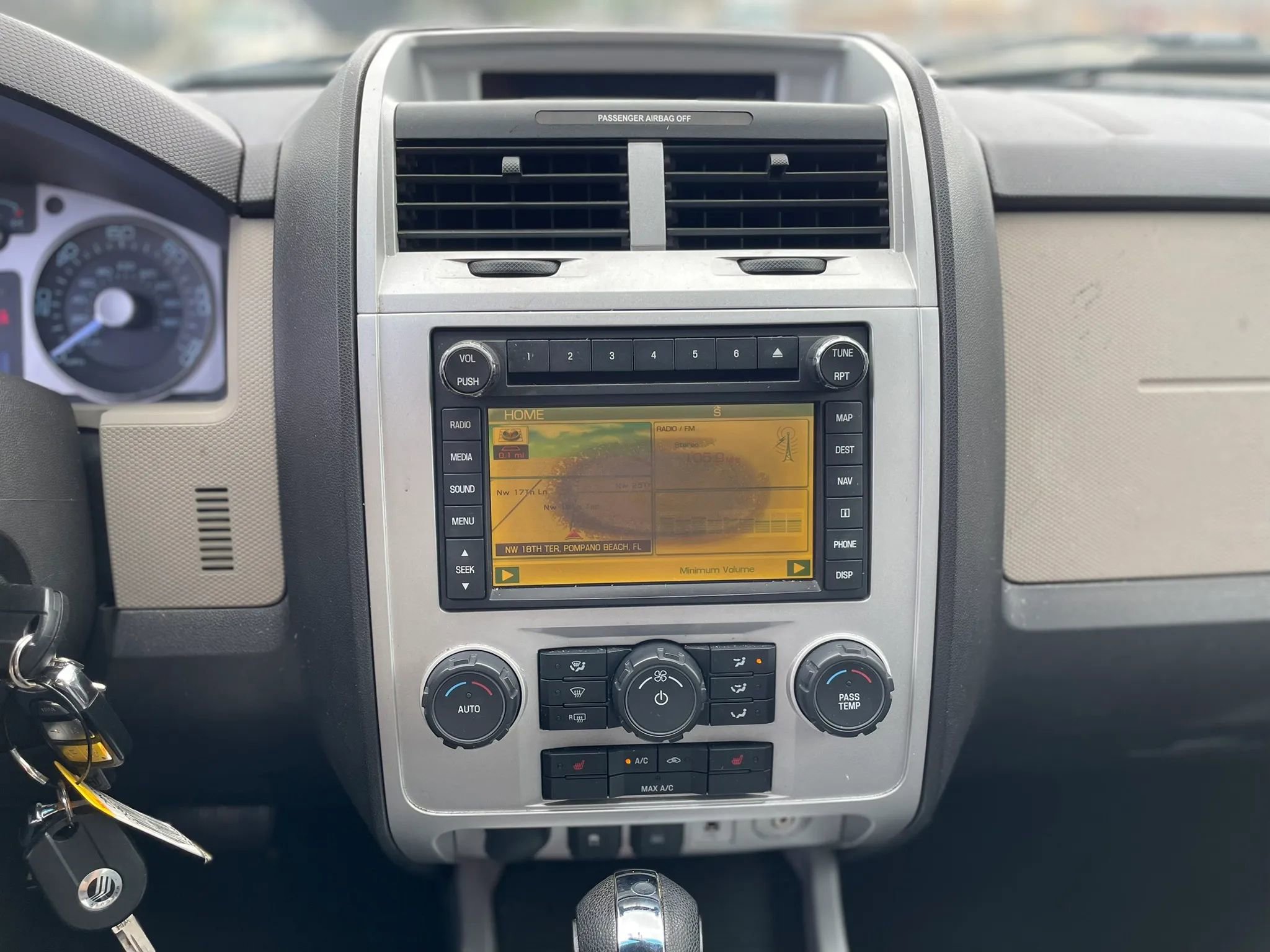 Used 2010 Mercury Mariner Premier image 19