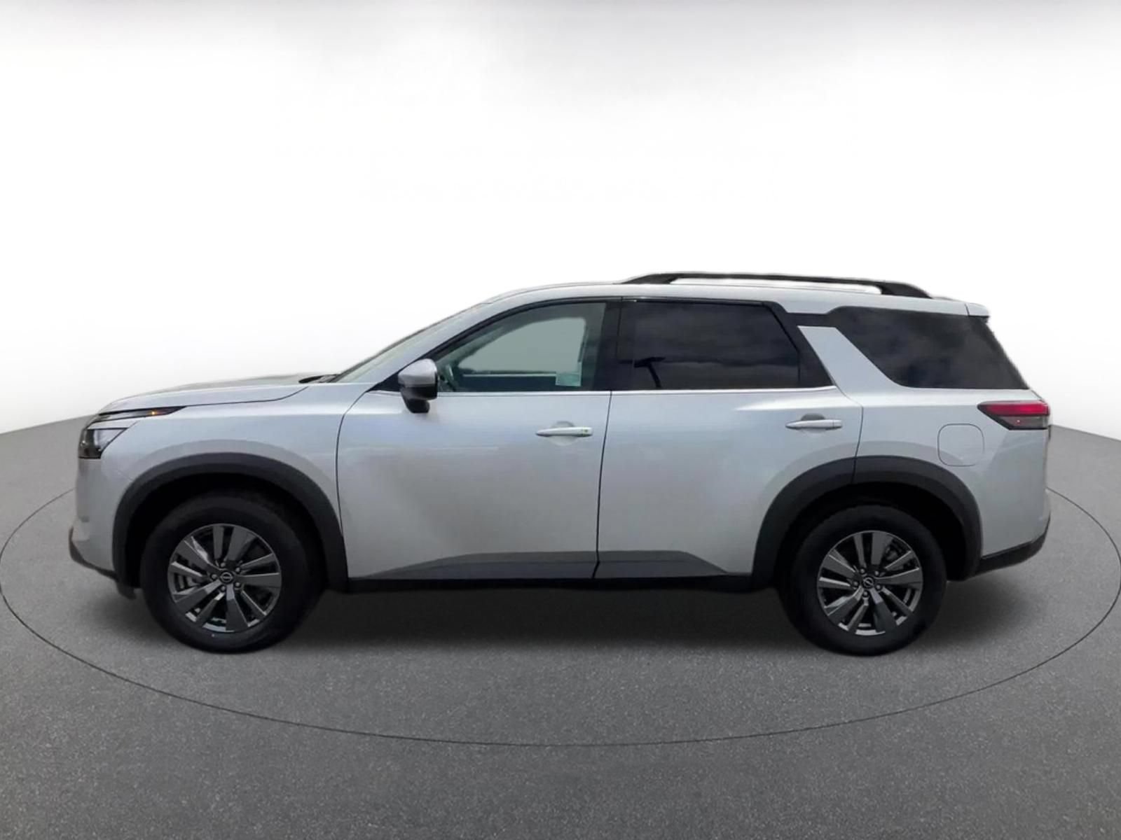 Used 2025 Nissan Pathfinder SV FWD image 9