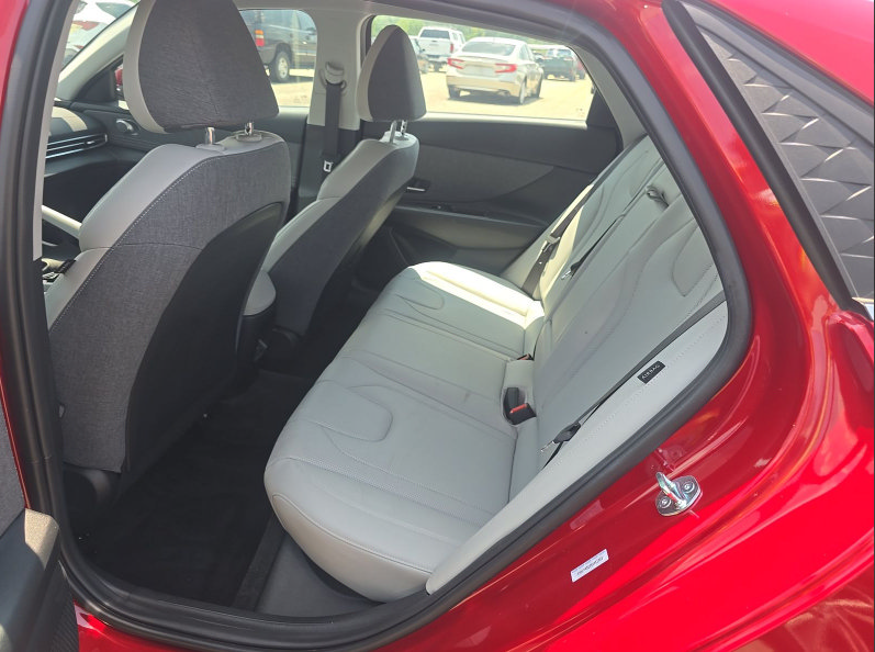 Used 2025 Hyundai Elantra Limited FWD image 10