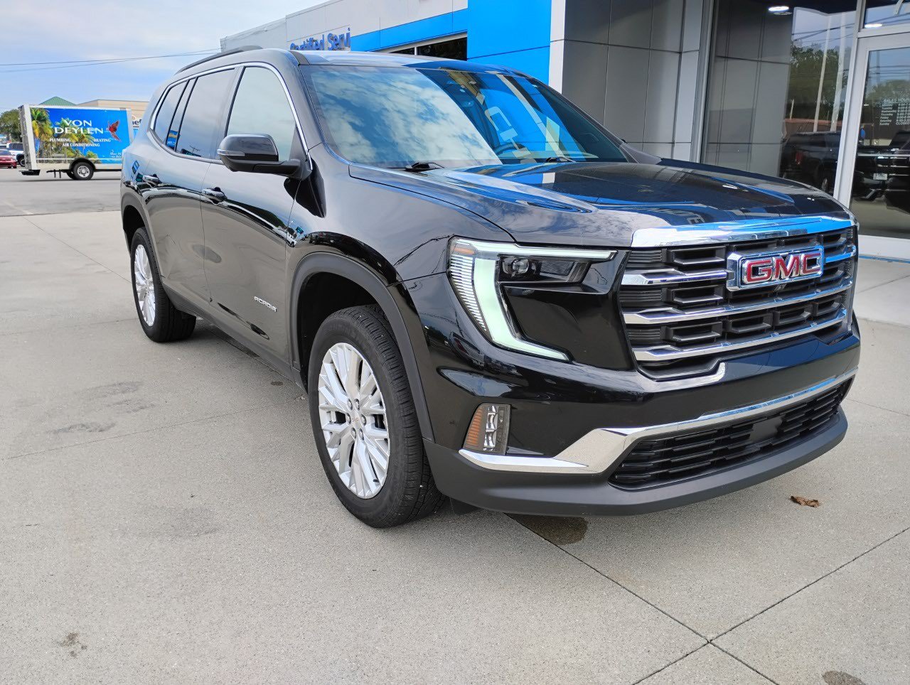 Used 2024 GMC Acadia Elevation FWD image 3