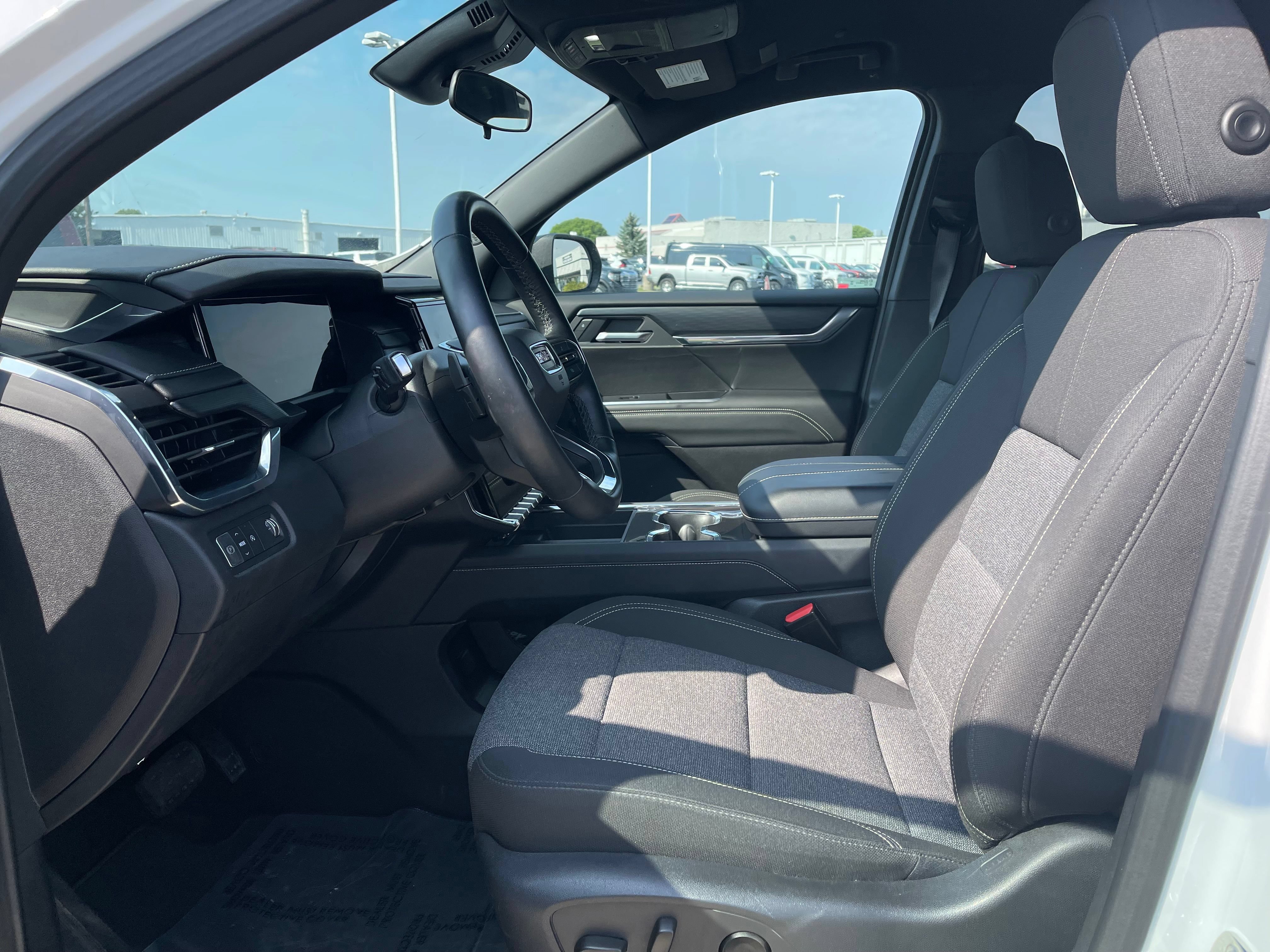 Used 2025 GMC Acadia Elevation FWD image 13