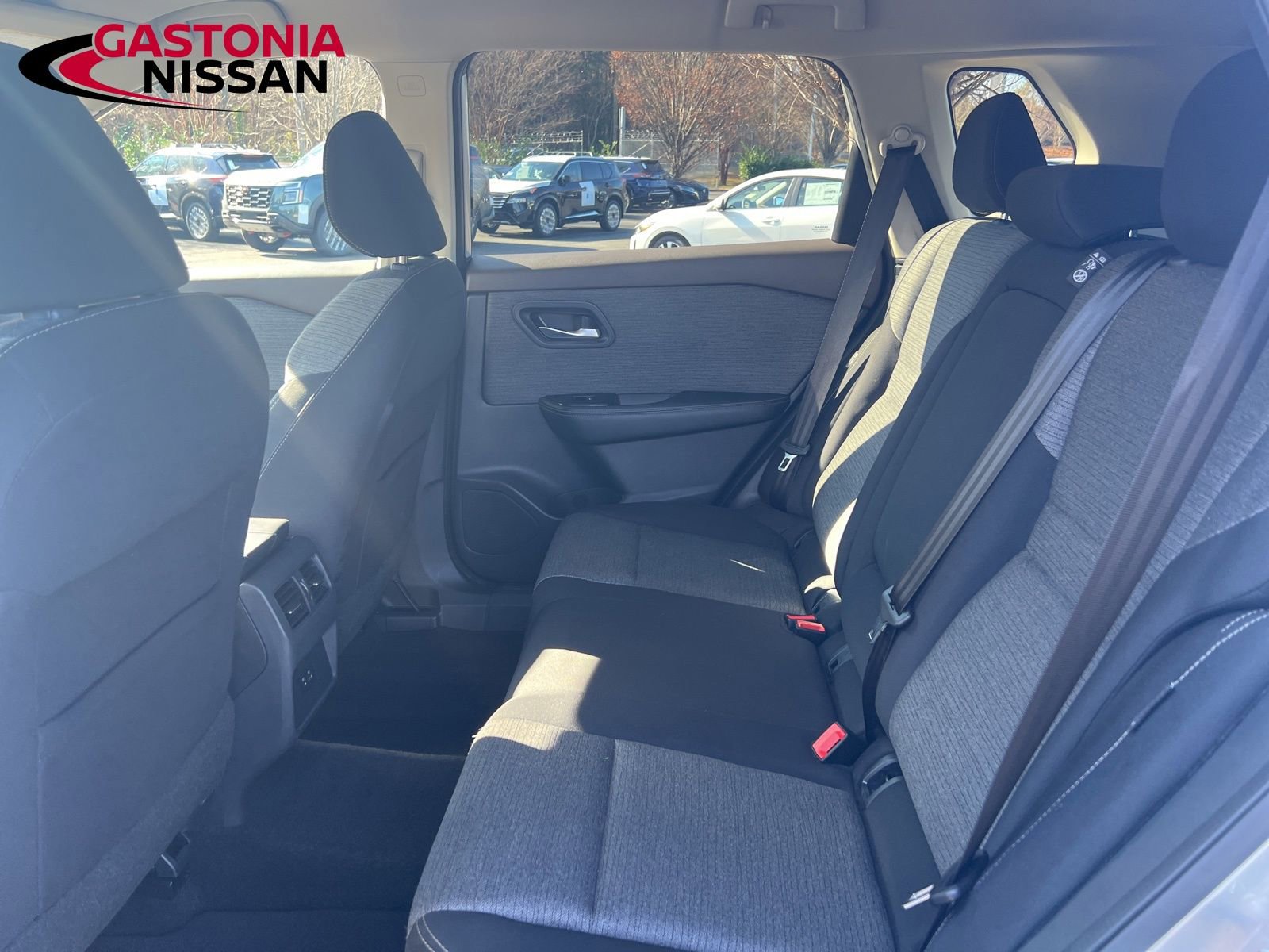 Used 2021 Nissan Rogue SV image 32