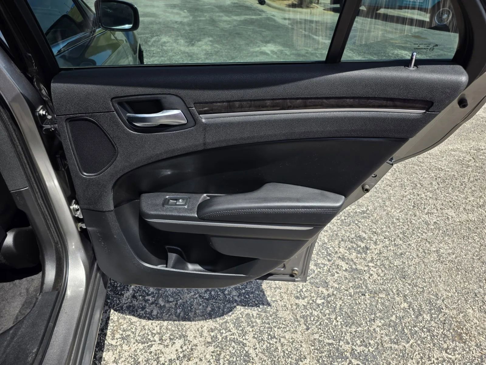 Used 2011 Chrysler 300 Limited w/ Sound Group RWD image 15