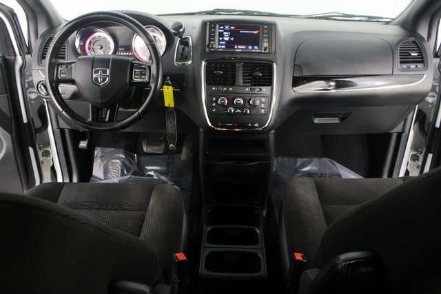 Used 2020 Dodge Grand Caravan SE image 8