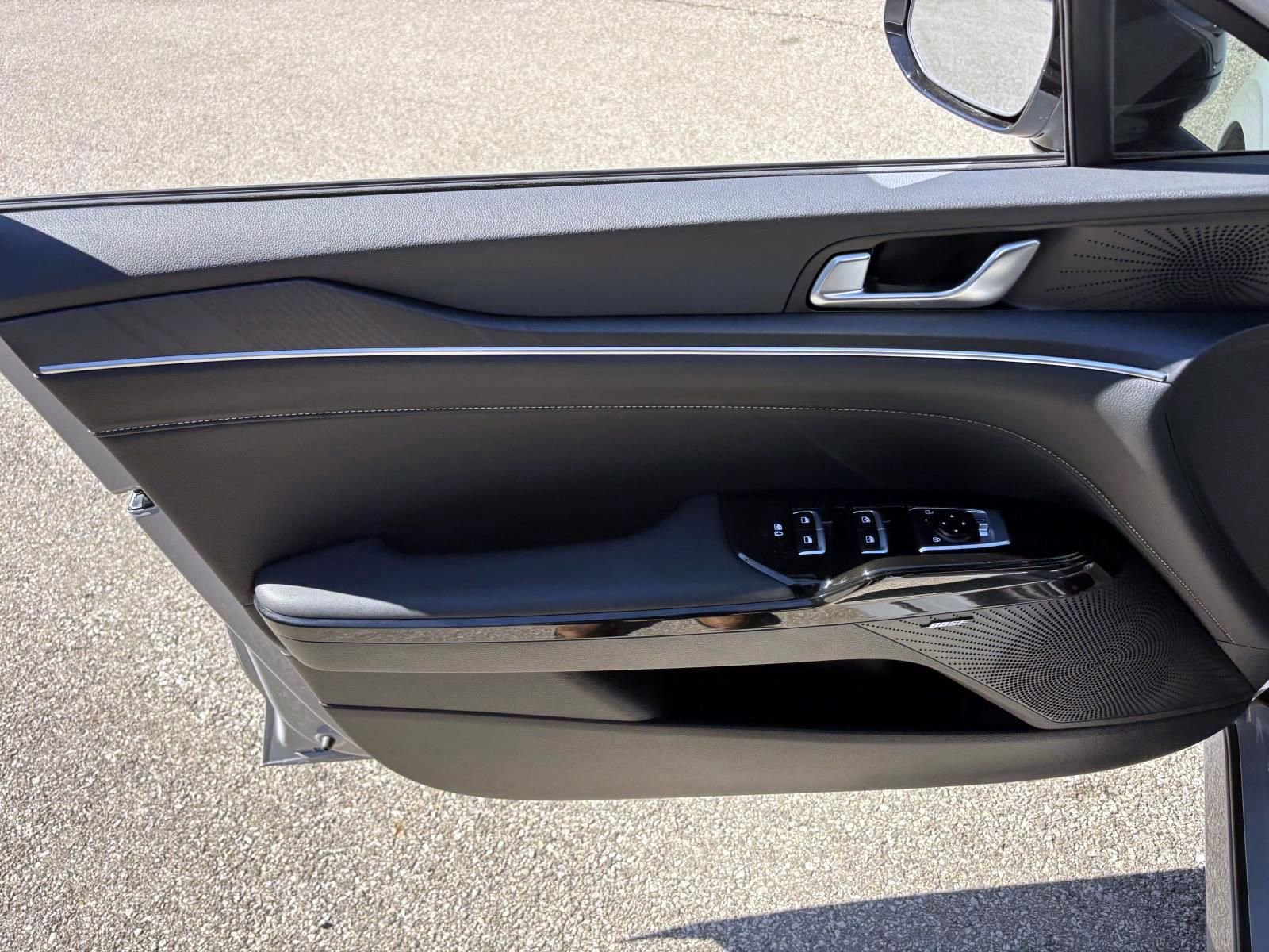 Used 2025 Kia K5 GT-Line w/ GT-Line Premium Package image 11