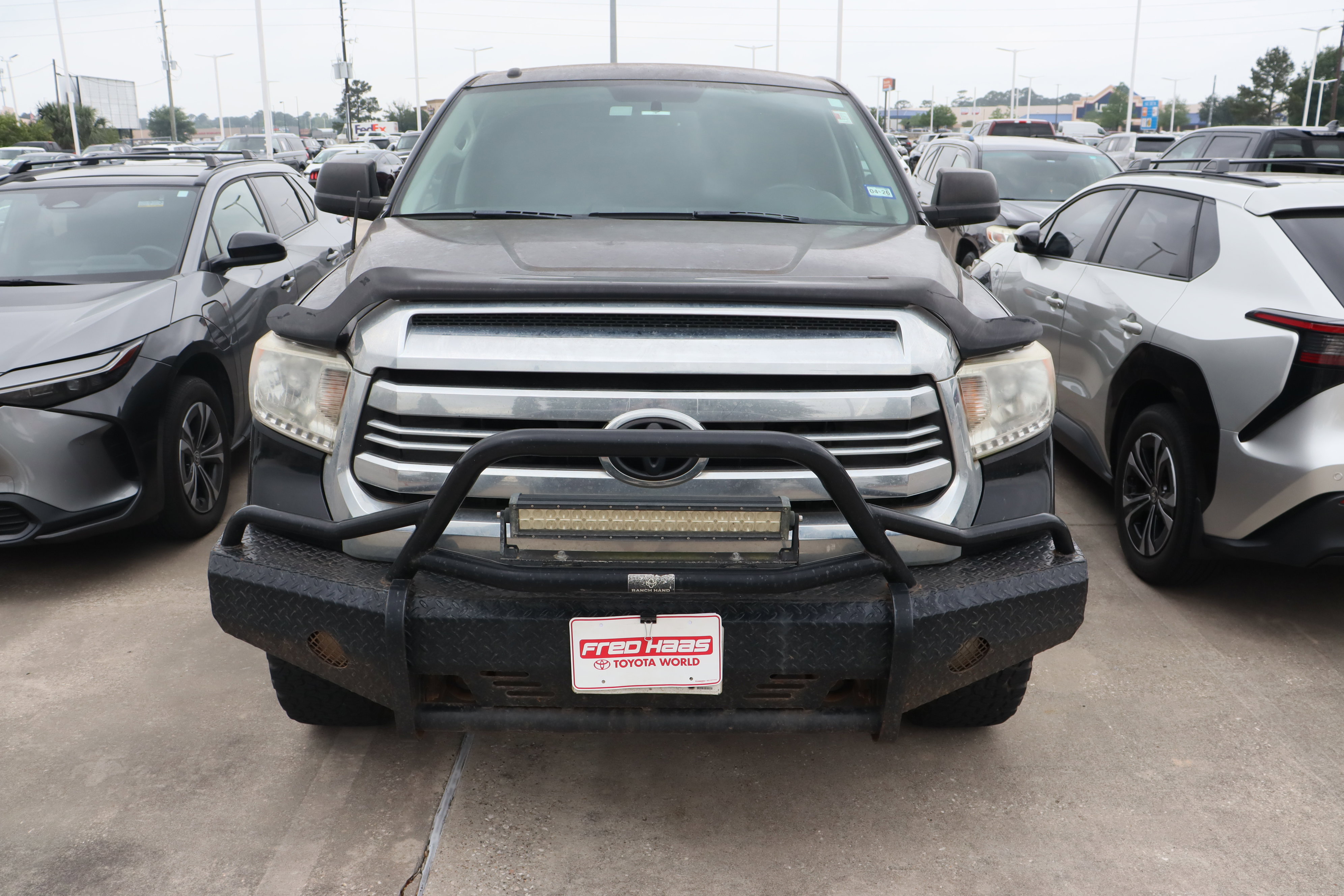 Used 2016 Toyota Tundra SR5 w/ SR5 Upgrade Package AWD/4WD image 4