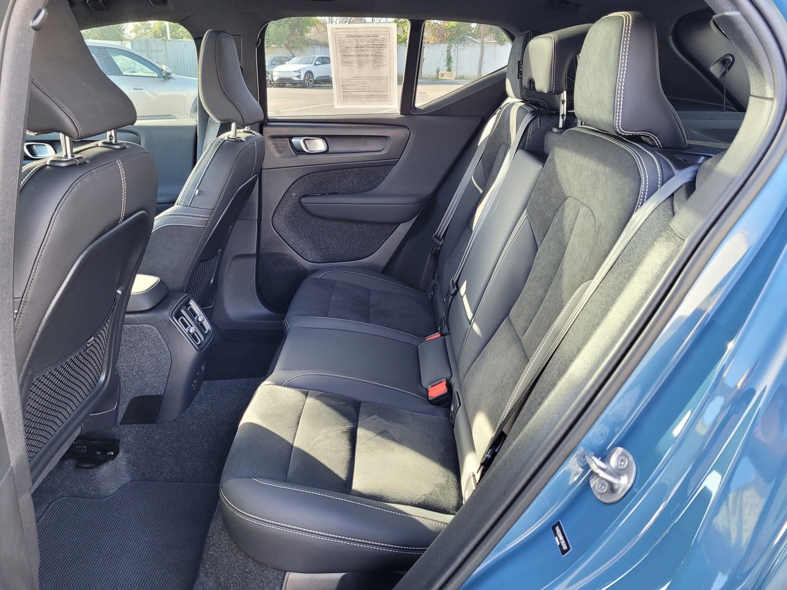 Certified 2023 Volvo XC40 Recharge Ultimate image 12