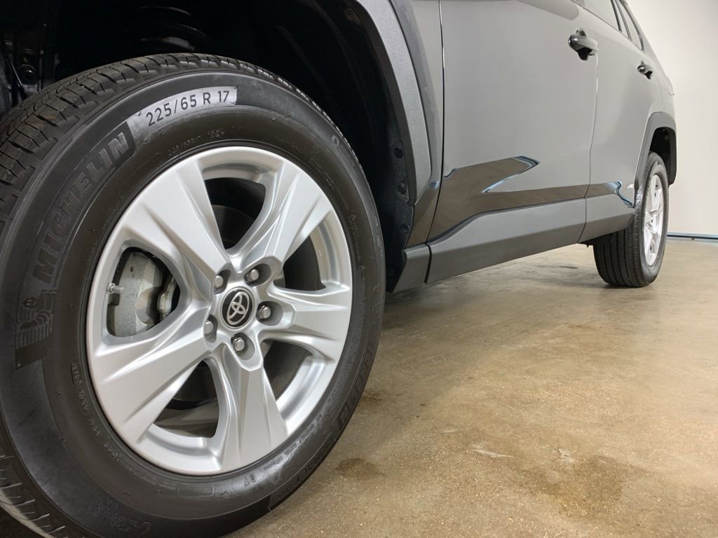 Used 2021 Toyota RAV4 LE image 2