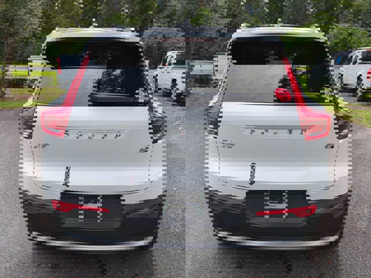 New 2025 Volvo XC40 B5 Core w/ Protection Package Premier image 5