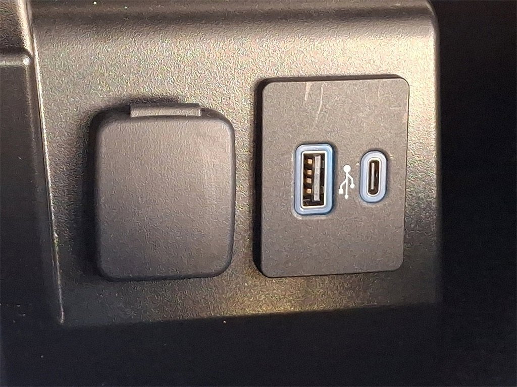 Certified 2022 Ford Explorer XLT w/ Equipment Group 202A image 25