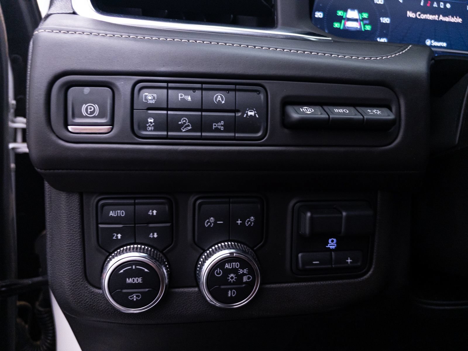 Used 2023 GMC Yukon XL Denali Ultimate AWD/4WD image 8