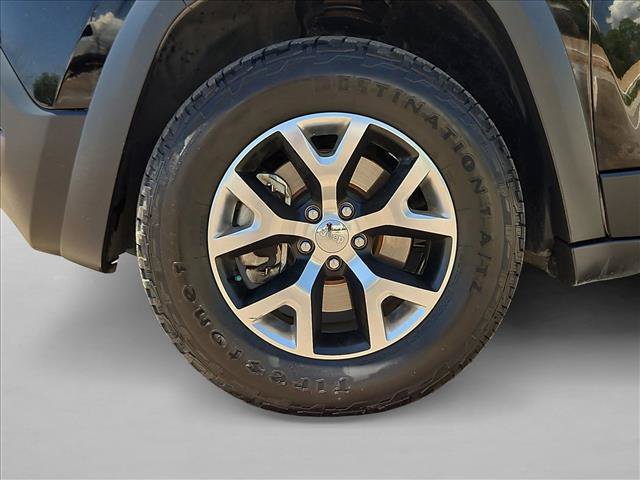 Used 2017 Jeep Cherokee Trailhawk AWD/4WD image 24