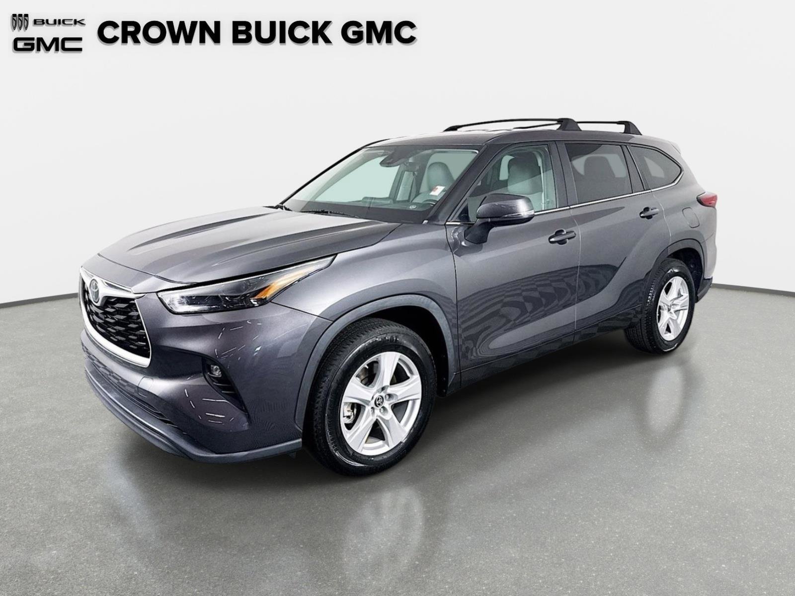 Used 2023 Toyota Highlander LE FWD image 1