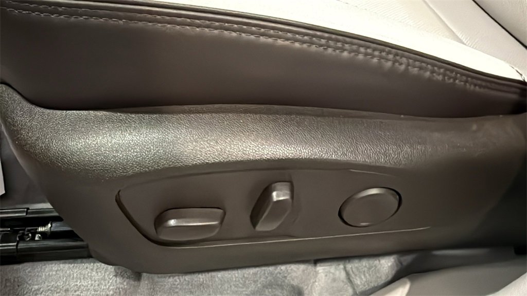 Used 2024 GMC Acadia Denali image 28